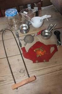 lot 4805 image: Measuring Cups, Spoons and More