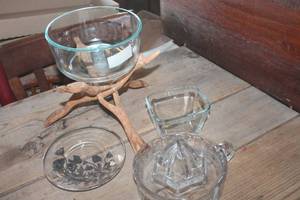 lot 4812 image: Vintage Glass Juicer and More