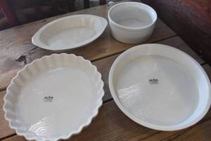 lot 4816 image: Mikasa Baking Dishes and More