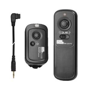 lot 31913 image: Pixel 2.4GHz Wireless Remote Shutter Release Romote Control S1 for Sony A300 A350 A400 A450 A500 A550 A560 A580 A700 A850 A900 A33 A35 A37 A55 A57 A65 A67 A77 A77M2 A99 A99M2 Replaces Sony RM-L1AM - Retail $35
