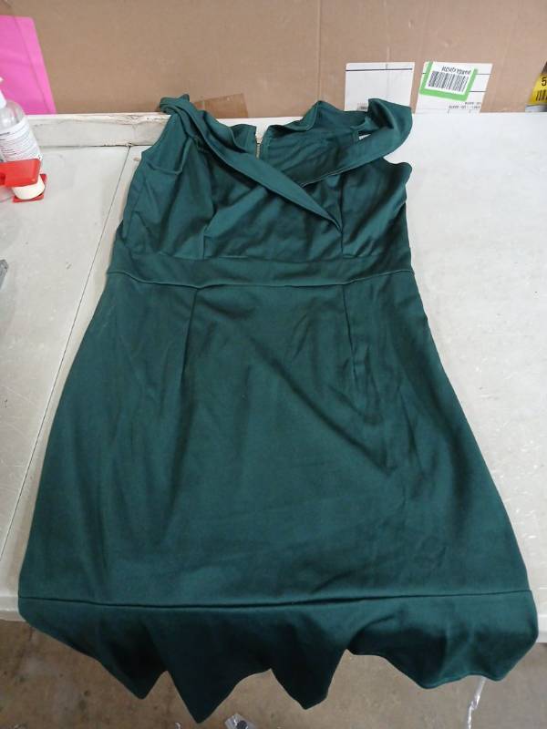 lot 52152 image: Forest Green Sleeveless Cocktail Dress-Lg