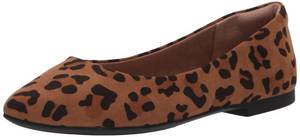 lot 4573 image: Amazon Essentials Womens Pointed-Toe Ballet Flat, Brown Leopard, 9.5 Wide - Retail $22