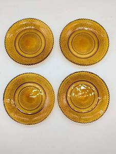 Amber Glass Pressed Plates with Decorative Pattern