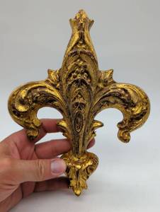 lot 714204 image: Florentia Italian Gilded Fleur de Lis Wall Decoration