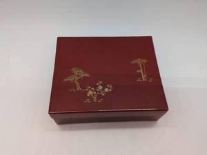 lot 714207 image: Japanese Lacquered Storage Box with Gold Tree Design