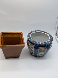 lot 714223 image: Handcrafted Ceramic Pottery Set with Geometric Patterns