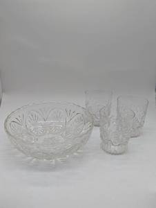 lot 714228 image: Pressed Glass Plate with Three Tumbler Glasses