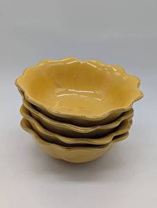 lot 714235 image: Gibson Yellow Ceramic Scalloped Edge Bowls Set of 4