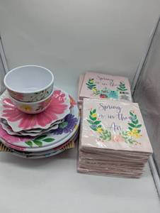 lot 714246 image: Spring Floral Dinnerware Set with Napkins