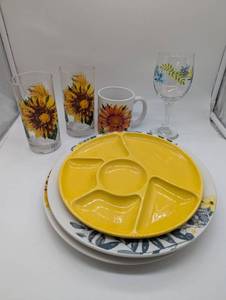 lot 714248 image: Yellow and Sunflower Dining collection