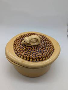 lot 714256 image: Vintage Ceramic Crock Baked Bean with Pork Handle