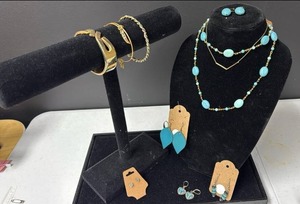 lot 206 image: Turquoise Stone Jewelry Set with Gold Tone Chain Necklaces, bracelets and Matching Earrings (no guarantee on turquoise being real, most likely not)