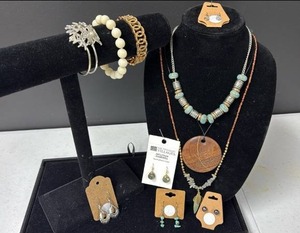 lot 209 image: Fashion Jewelry Collection with Necklaces Bracelets and Earrings