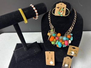 lot 210 image: Mixed Costume Jewelry Collection