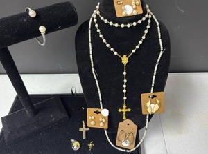 lot 215 image: Pearl and Cross Jewelry Collection Set