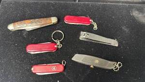 lot 229 image: Pocket Knife Collection including Multi-Tools and other accessories, including one Swiss Army Knife