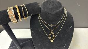 lot 235 image: Gold Tone Jewelry Collection Set