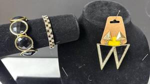 lot 238 image: Gold Tone with Black Jewelry Set with Crystal Accents
