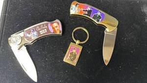 lot 241 image: Elvis Presley Folding Pocket Knives and KeyChain with Commemorative Graphics