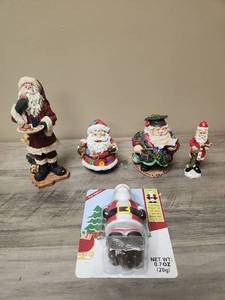 lot 407 image: Holiday Christmas Santa Figurine Collection including a Boyds Santa