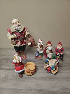 lot 413 image: Christmas Santa Claus Figurine Collection Set