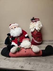 lot 416 image: Christmas Santa Claus Decorative Plush Set including a door draft stopper Santa
