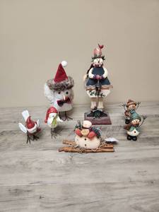lot 418 image: Christmas Holiday Snowman Figurine Collection