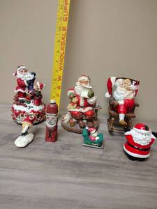 lot 422 image: Christmas Santa Claus Figurine Collection Set including one music box