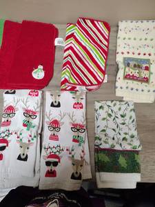 lot 432 image: Christmas Holiday Kitchen Towel Set with Festive Patterns