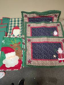 lot 437 image: Christmas Placemat and Napkin Set