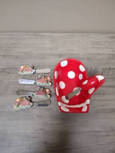 lot 438 image: Holiday Cheese Knives and Ceramic Cheese  Snack Tray