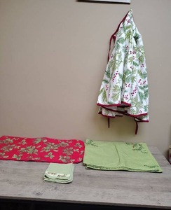 lot 439 image: Christmas Holiday Kitchen Textiles - apron, placemats, table runner