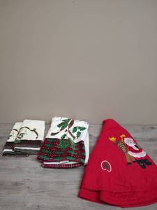 lot 452 image: Christmas Holiday Bath Towel set with Holly and Plaid Design and a Christmas Tree Skirt
