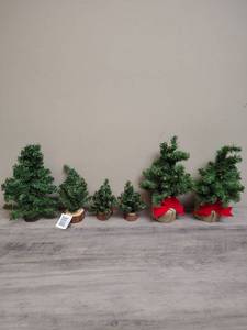 lot 454 image: Miniature Tabletop or Village Accessory Christmas Trees with Wood or Burlap Bases