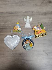 lot 460 image: Christmas Holiday Tree Ornaments Collection