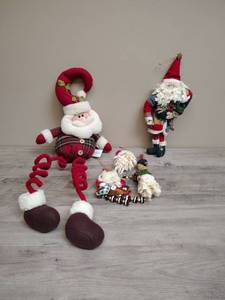 lot 461 image: Christmas Santa Claus Holiday Decorations Set-white