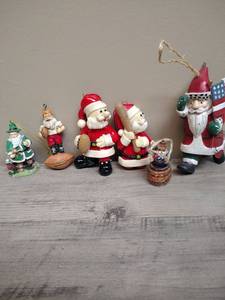 lot 467 image: Christmas Ornament Collection Santa and Character Figurines