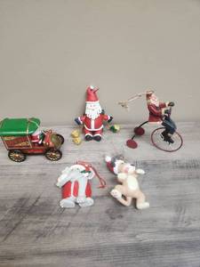 lot 473 image: Christmas Holiday Ornament Collection Set