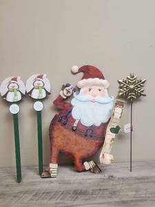 lot 484 image: Christmas Holiday Decoration Set with Metal Santa and Penguin Stakes