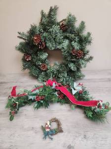 lot 486 image: Christmas Holiday Wreath and Garland Set with Pine Cones and a small santa wreath ornament