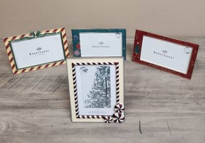 lot 490 image: HobbyLobby Christmas Holiday Picture Frame Set