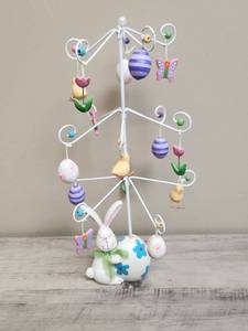 lot 514 image: Easter Ornament Display Tree with Bunny Base