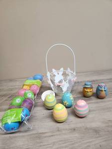 lot 515 image: Easter Decoration Bundle with Basket and Painted Eggs