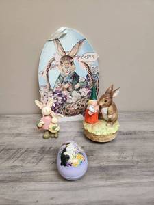 lot 516 image: Easter Bunny Decoration Set with Figurines and Egg