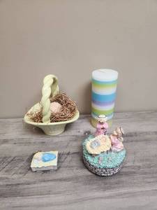 lot 518 image: Easter Decorative Figurines and Basket Collection