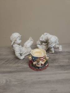 lot 543 image: Boyds Bears Bearstone Patriotic Candle Holder and two tumbling Child Figurines