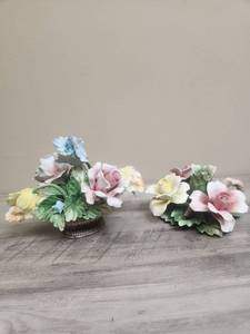 lot 545 image: Porcelain Flower Figurines Set