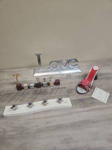 lot 552 image: Home Decor including Silver Toned Love Sign, Friends block sculpture, coat  hat rack with star shaped hooks, and a small decorative high heel shoe