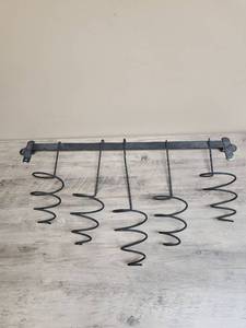 lot 597 image: SEI Furniture Almeria 5 Bottle Wall Mount Wine Rack