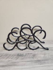 lot 614 image: Black Metal Wine Rack 6 Bottle Holder